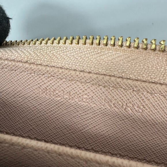 MICHAEL KORS JET SET ZIP-AROUND TRAVEL WALLET/ WRISTLET - Picture 10 of 15